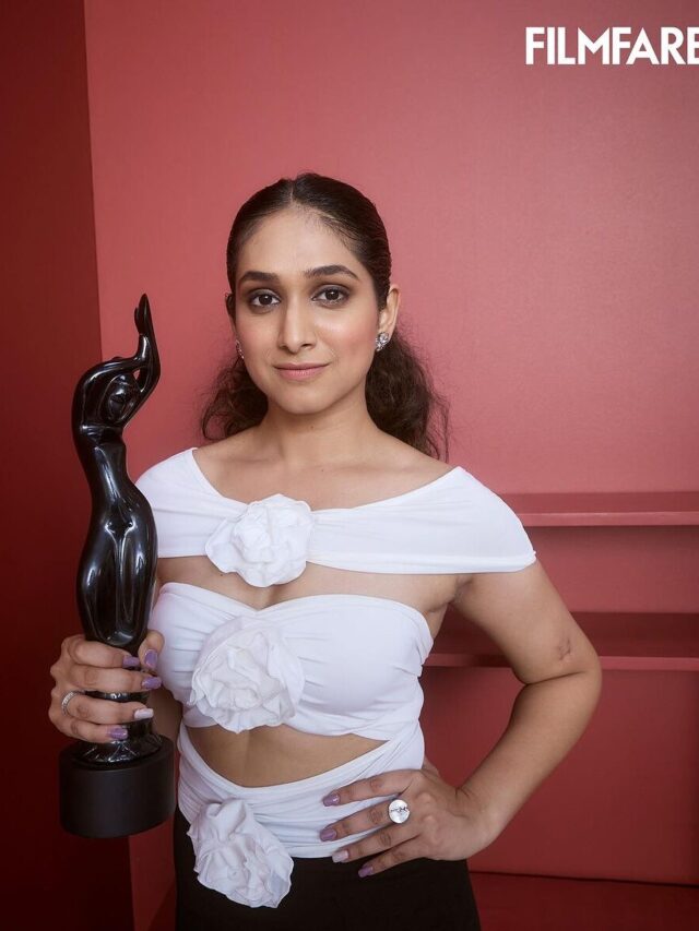 @filmfare-called-it-the-Sweet-Success.-Yes.-It-is.-But-I-am-going-to-quote-@g.cial-here-मिळे-ओंजळीला-जसे-चांदणे-…-.owningit-filmfaremarathi-bestdebutfemale-grateful